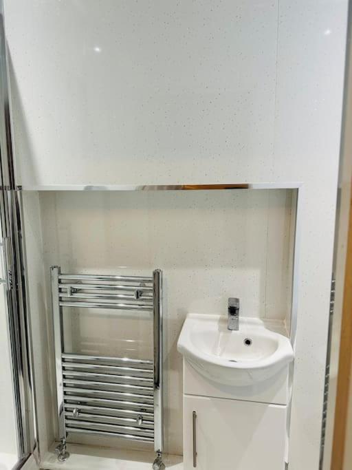 Modern 2 Bedroom Apt Derby City Luaran gambar